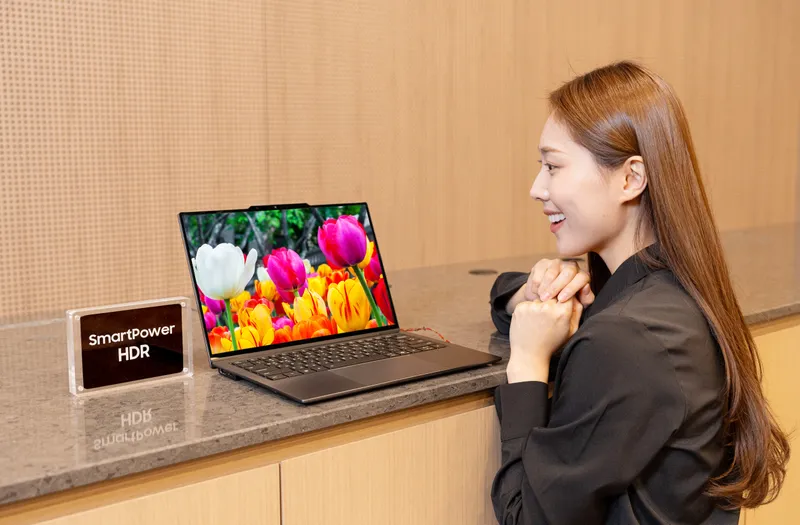 Samsung & Intel Reduce OLED Panel Power Consumption by Up To 22% With  SmartPower HDR Tech