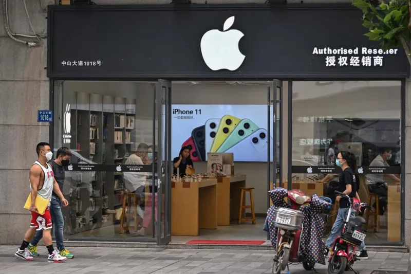 Apple işçilərini qovdu