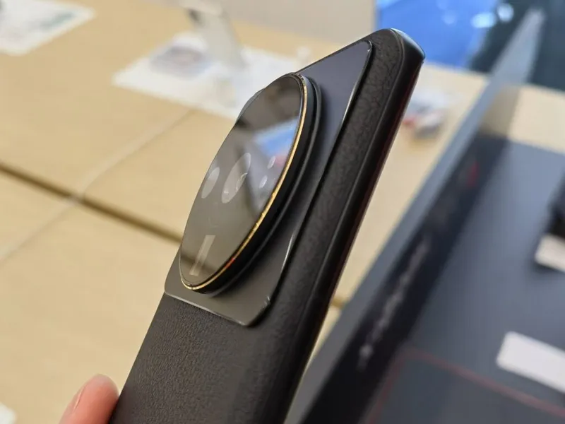 12 s ultra kamera qalınlığı
