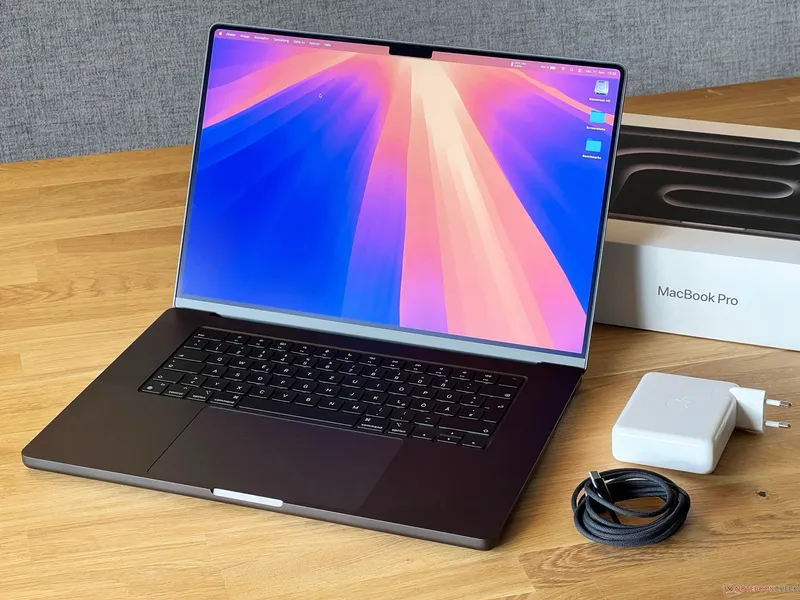 OLED MacBook Pro release date tipped by Samsung as it stays mum on Apple's  foldable iPhone launch - Notebookcheck News