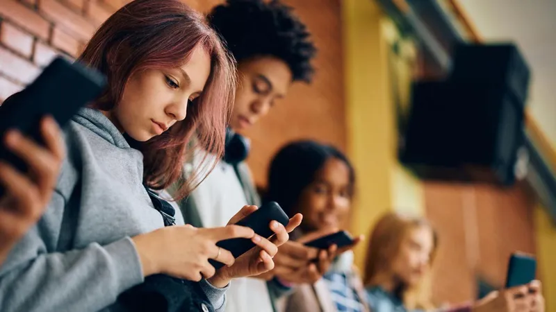 Phone bans in schools don't help grades or health, study suggests - BBC News