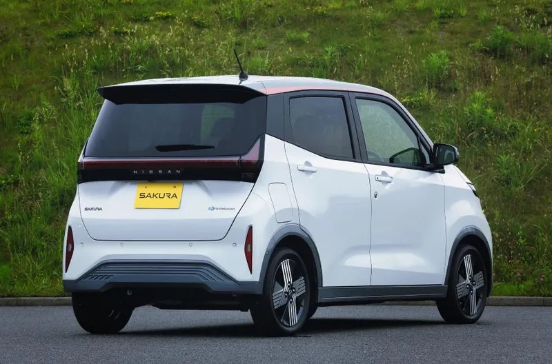 Nissan sakura arxası