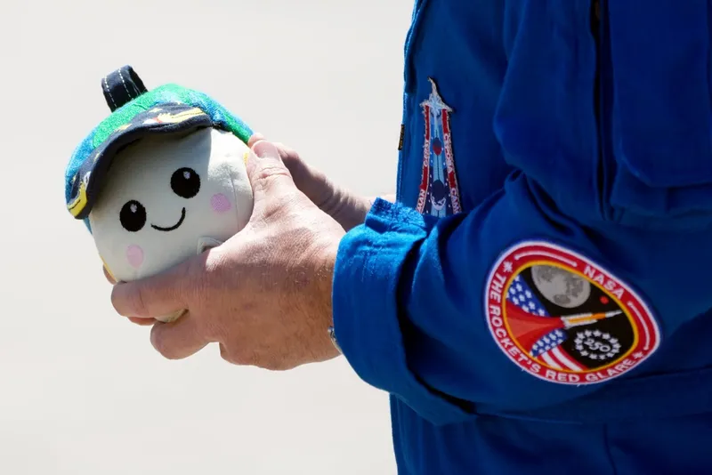 Artemis II astronauts bound for moon after rocketing away on NASA's first  lunar voyage in decades - WTOP News