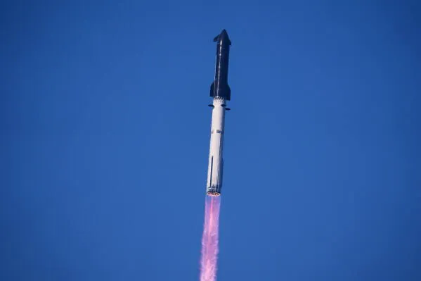 SpaceX launches Starship on latest test flight with Starlinks | AP News