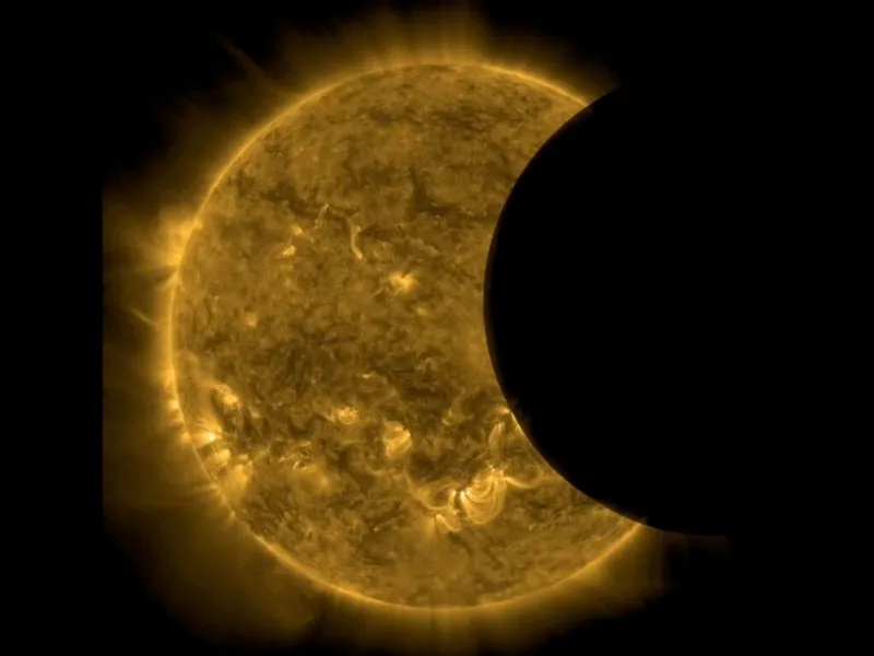 nasa kosmosda günəş tutulması