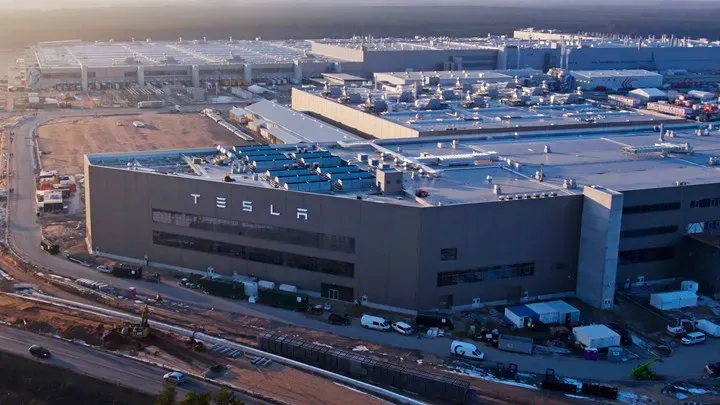Tesla istehsalı dayandırmalı