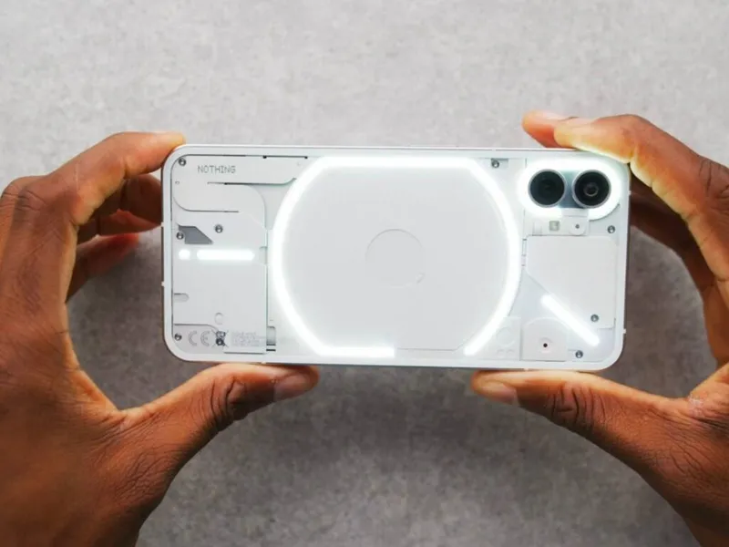 nothin phone 1 işıqlandırma mkbhd