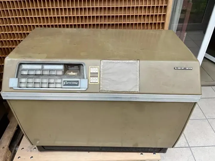antikvar kompüter LGP-30