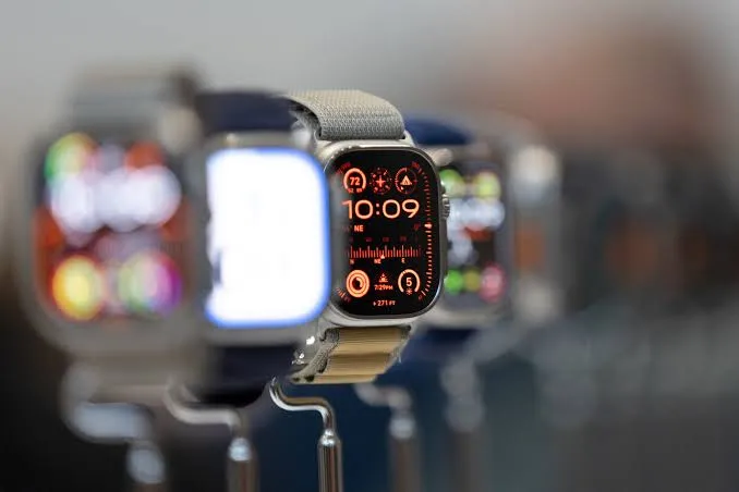Apple wins $250 US jury verdict in patent case over Masimo smartwatches |  Reuters