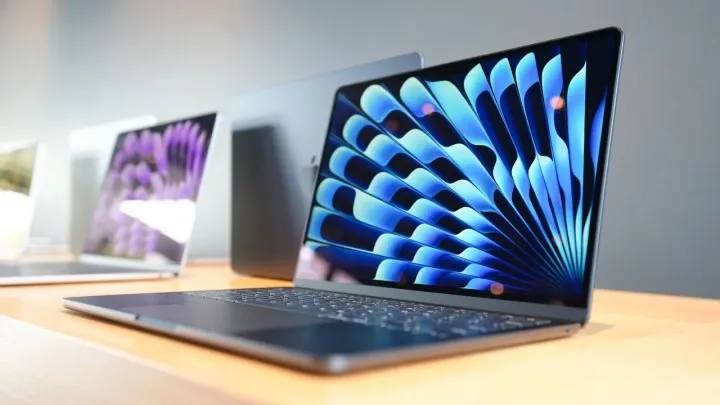 iPhone MacBook