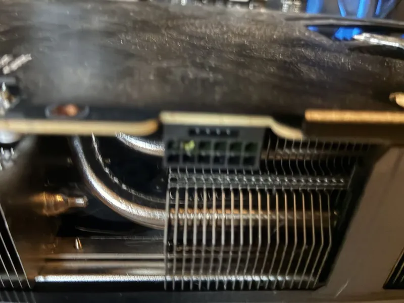 RTX 5090 videokartı DLSS 5 sınağında 610 Vt çəkib, konnektoru əriyib