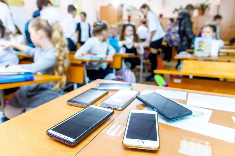 Mobile phone use during school lessons has been banned in Azerbaijan |  Baku.ws News Site - Latest News and Events