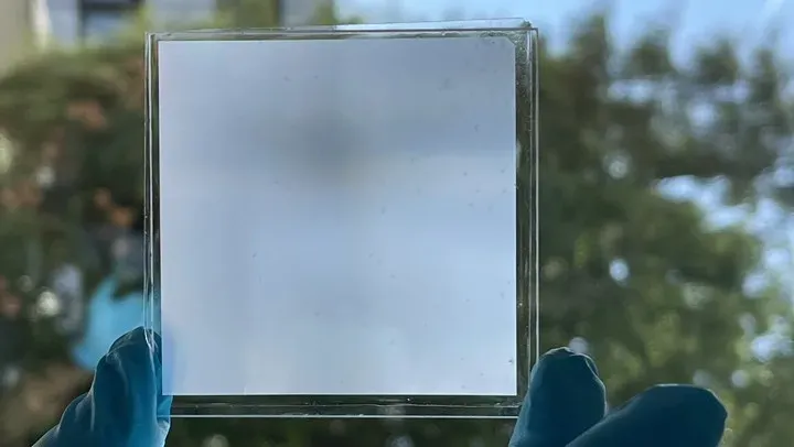 Şüşəyə alternativ material