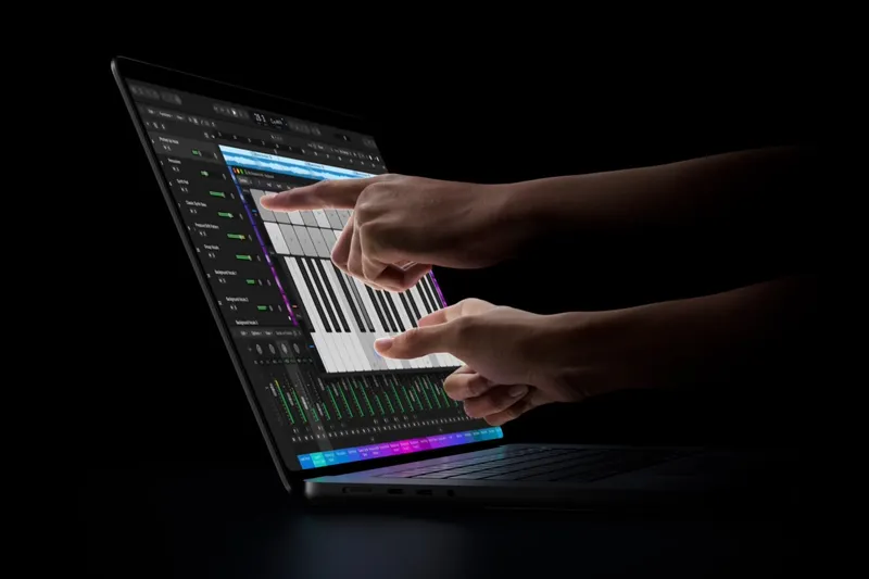 Apple ilk sensor ekranlı MacBook Pro noutbukunu təqdim etdi