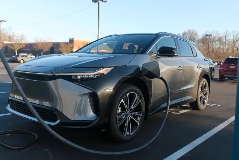 Toyotaya elektromobillərin payı 30%