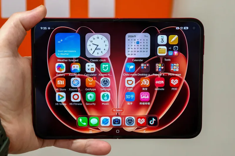 Xiaomi qatlanan 18 Fold smartfonunu 2780 manata təqdim etdi