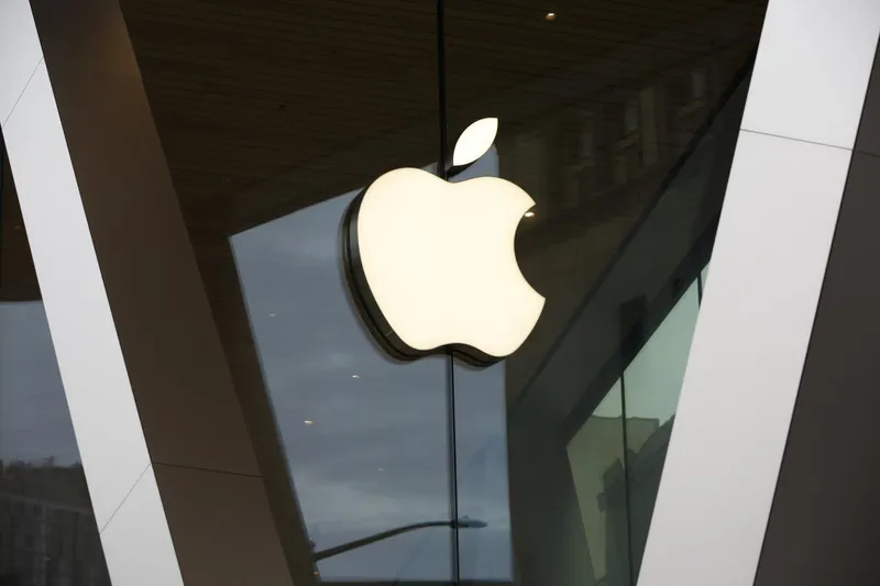 Apple aims to debut a new low-cost 5G iPhone and iPad in early March - Los  Angeles Times