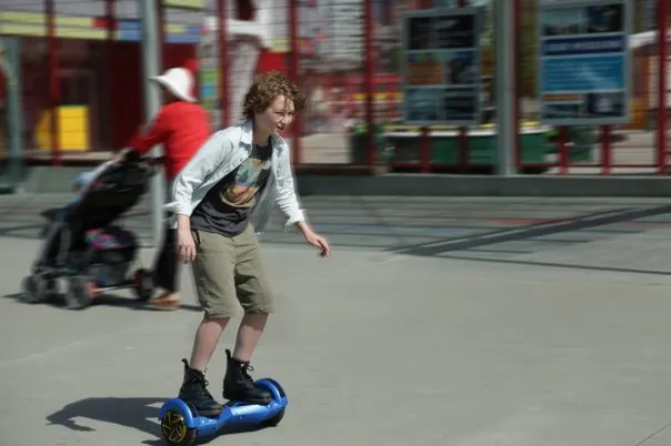 RevoBot - Əsl tənbəl skateboard-ı