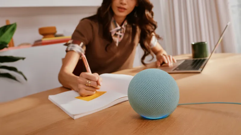 Amazon 8 ağıllı ev məhsulu təqdim etdi: foto çərçivəsi və ağıllı saat