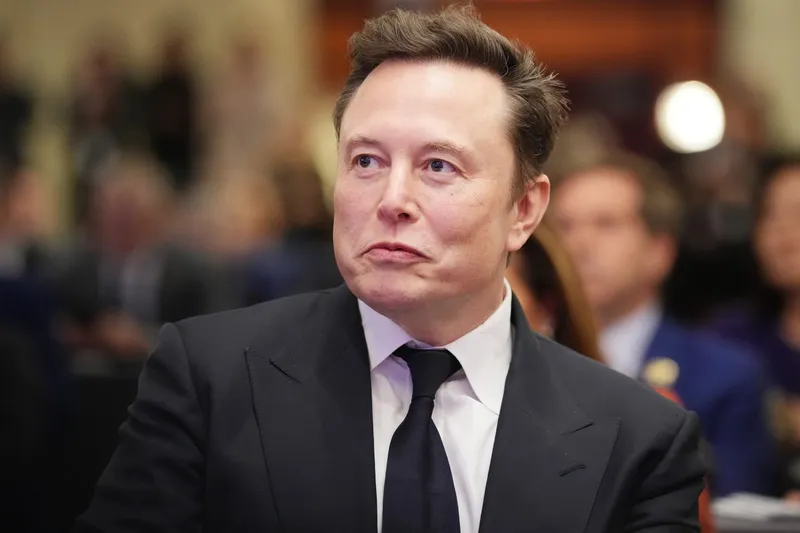 Elon Musk, fresh off securing a $1 trillion pay package, says philanthropy  is 'very hard' | Fortune