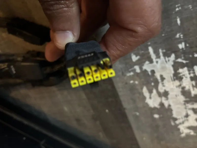 RTX 5090 videokartı DLSS 5 sınağında 610 Vt çəkib, konnektoru əriyib
