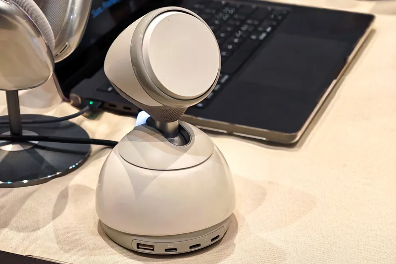 This desktop charger turns your iPhone into a robotic AI assistant | The  Verge