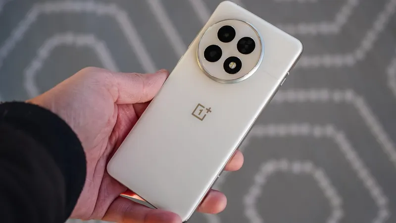 OnePlus 13 - Review 2025 - PCMag Middle East