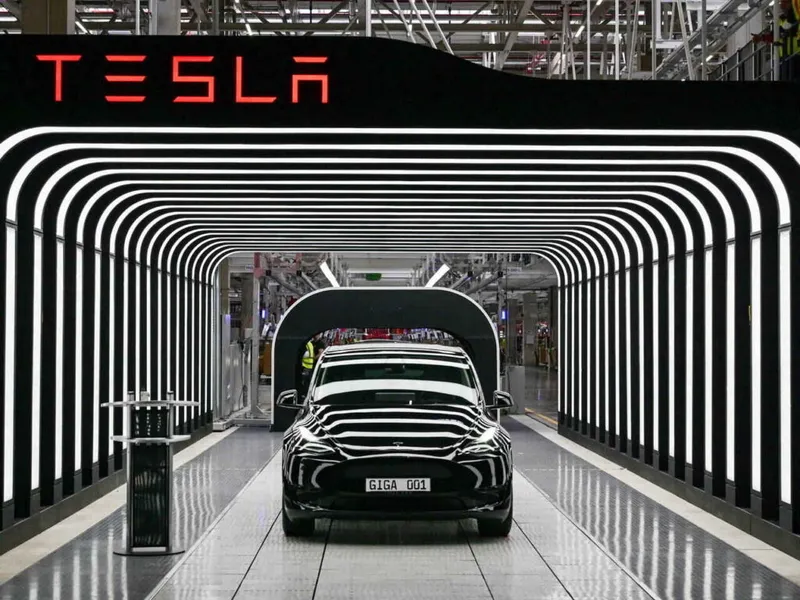 Tesla işçi ixtisar edir