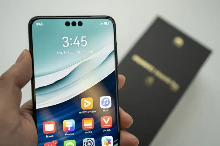 Huawei qazancını ikiqat artırıb
