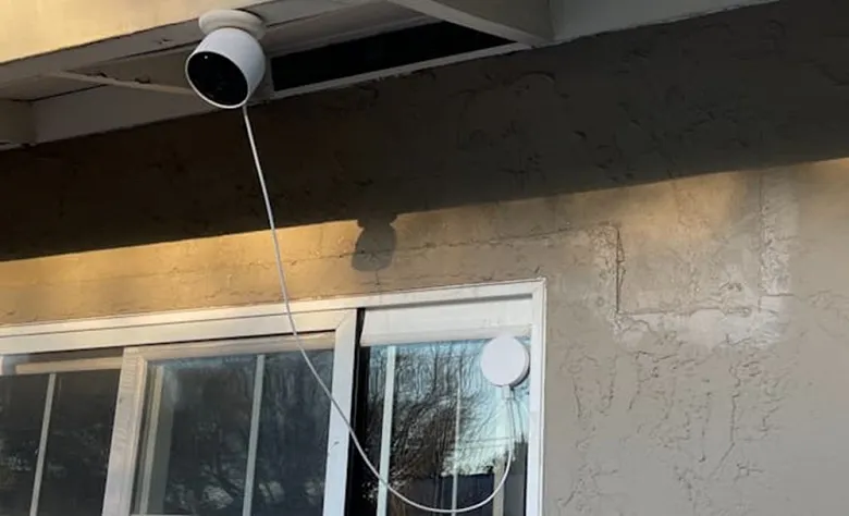 Pəncərə şüşəsindən elektrik cihaz
