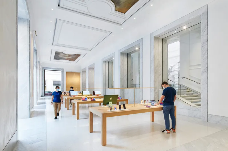 Apple Via del Corso opens Thursday, May 27, in Rome - Apple